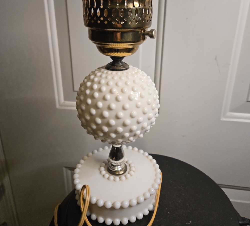 Vintage Antique Milk Glass Hobnail White Table Lamp - Picture 6 of 8